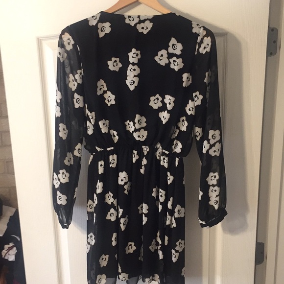 Express Black & White Floral Dress - Picture 2 of 5